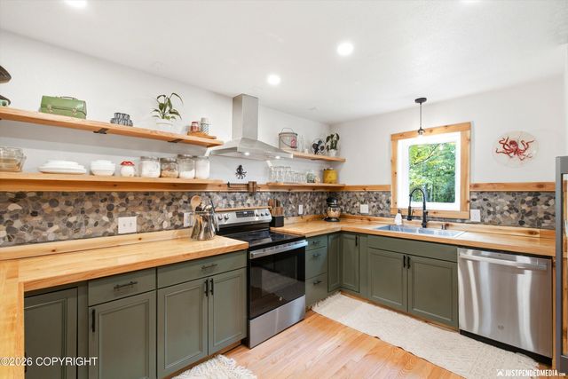 935 N Leatherleaf Loop, Wasilla, AK 99654