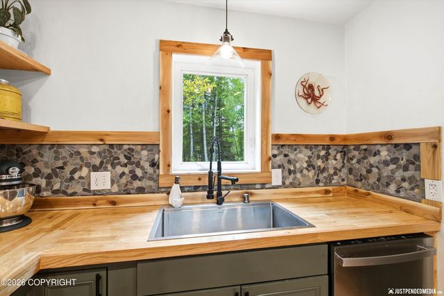 935 N Leatherleaf Loop, Wasilla, AK 99654
