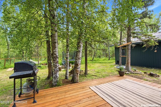 935 N Leatherleaf Loop, Wasilla, AK 99654