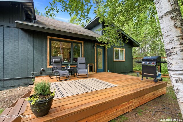935 N Leatherleaf Loop, Wasilla, AK 99654