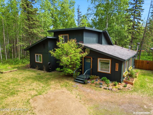 935 N Leatherleaf Loop, Wasilla, AK 99654