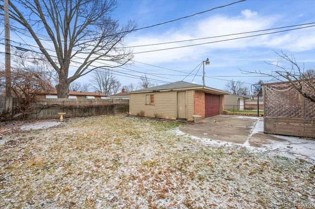 32416 Exeter Drive, Warren, MI 48092