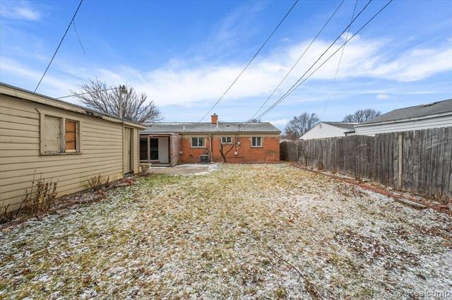 32416 Exeter Drive, Warren, MI 48092