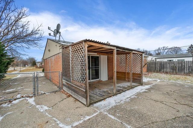 32416 Exeter Drive, Warren, MI 48092