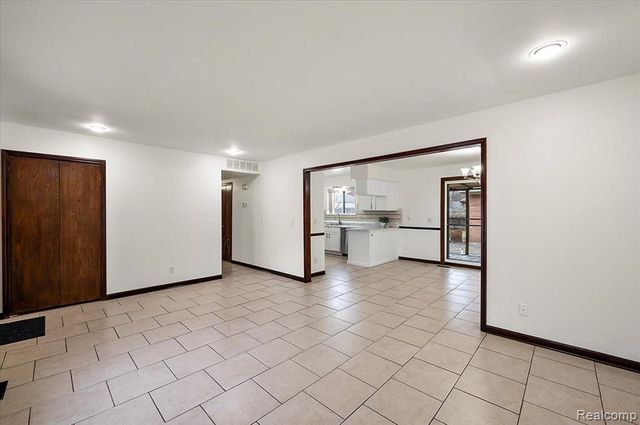 32416 Exeter Drive, Warren, MI 48092