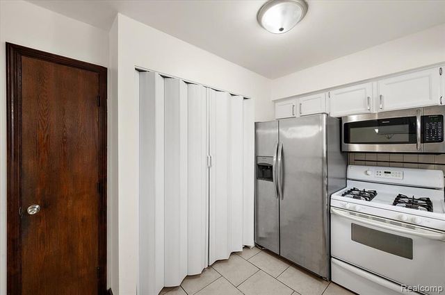 32416 Exeter Drive, Warren, MI 48092