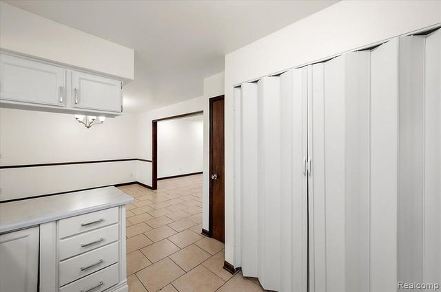 32416 Exeter Drive, Warren, MI 48092