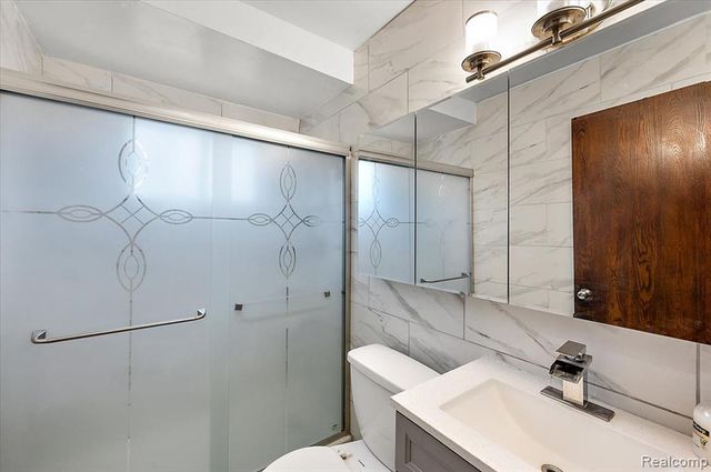 32416 Exeter Drive, Warren, MI 48092