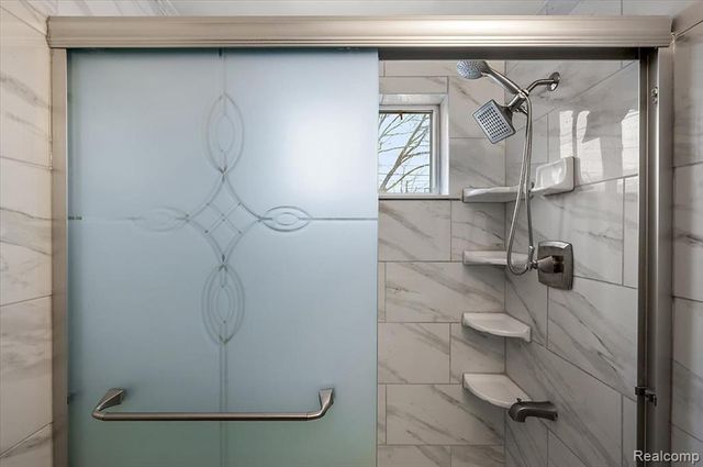 32416 Exeter Drive, Warren, MI 48092