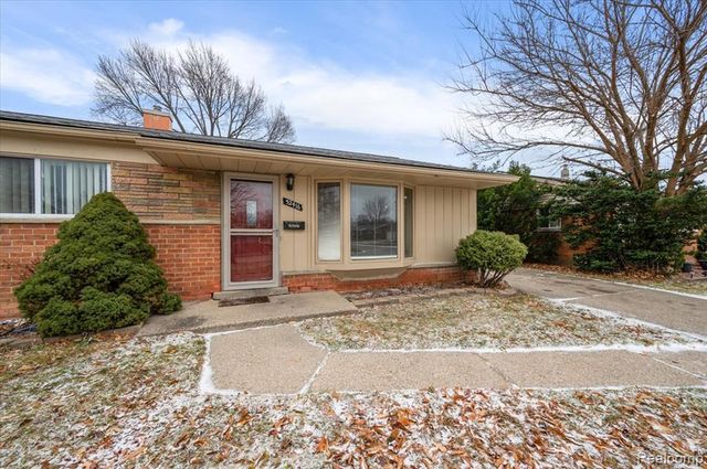 32416 Exeter Drive, Warren, MI 48092