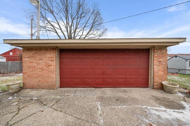 32416 Exeter Drive, Warren, MI 48092