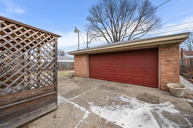 32416 Exeter Drive, Warren, MI 48092