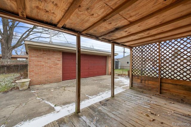 32416 Exeter Drive, Warren, MI 48092