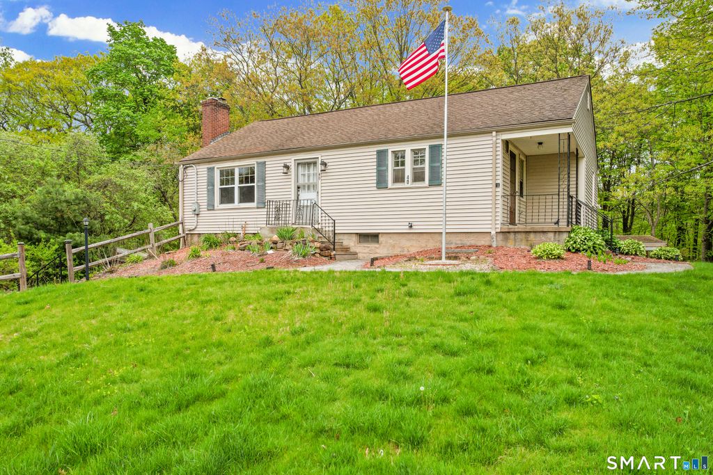 40 Circle Drive, Wallingford, CT 06492