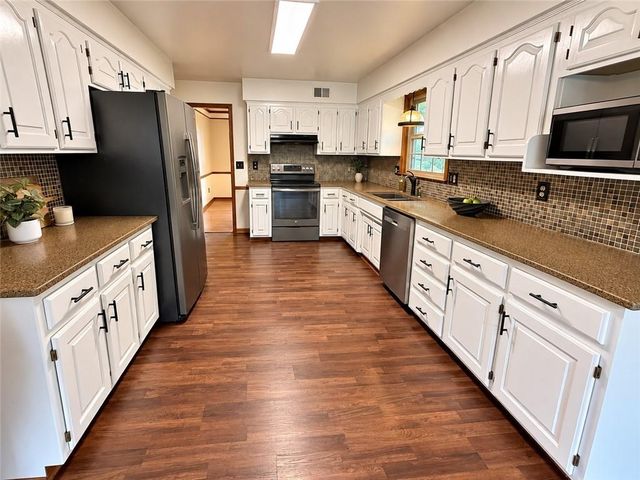 1313 NW Porter Drive, Blue Springs, MO 64015