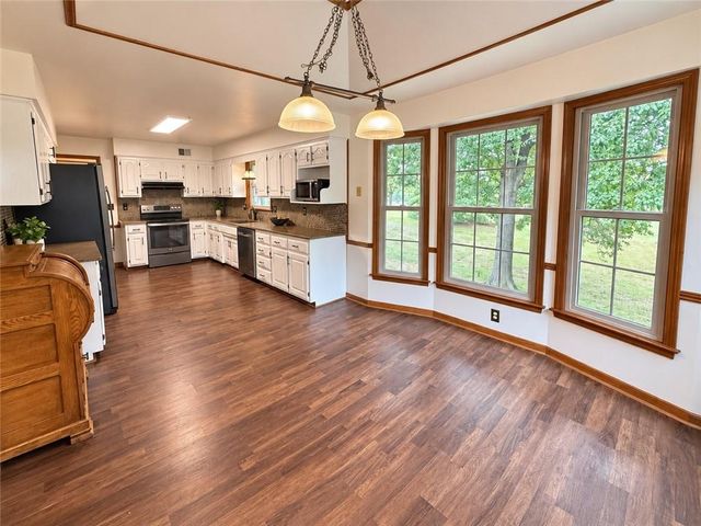 1313 NW Porter Drive, Blue Springs, MO 64015