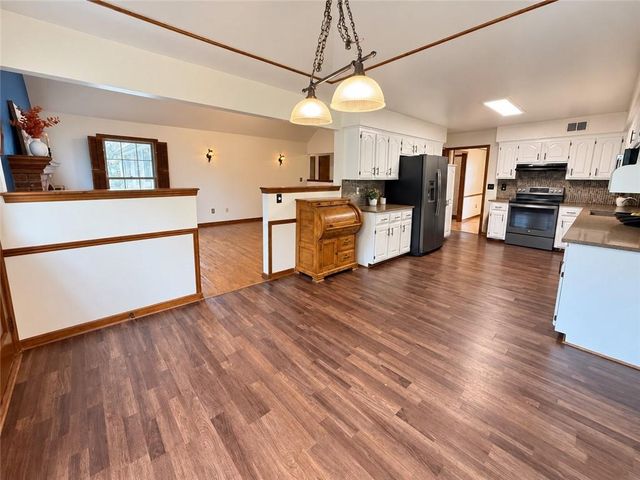 1313 NW Porter Drive, Blue Springs, MO 64015