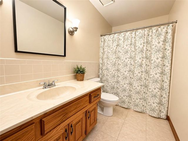 1313 NW Porter Drive, Blue Springs, MO 64015