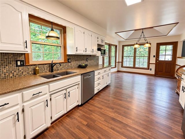 1313 NW Porter Drive, Blue Springs, MO 64015