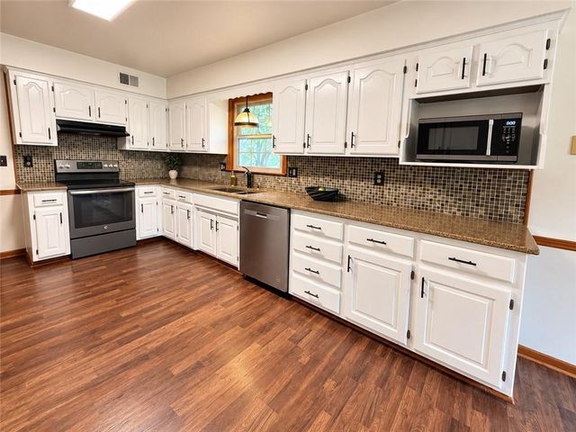 1313 NW Porter Drive, Blue Springs, MO 64015