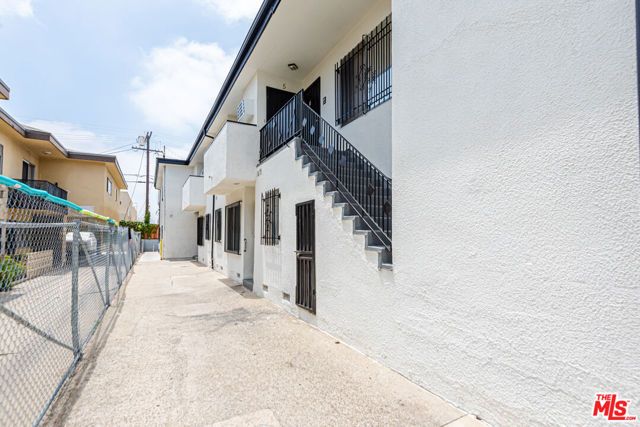 4546 W 17th Street, Los Angeles, CA 90019