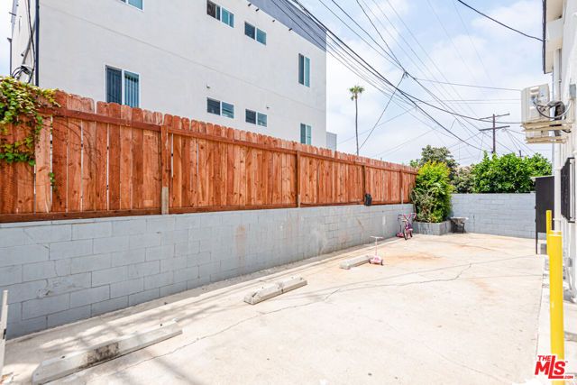 4546 W 17th Street, Los Angeles, CA 90019