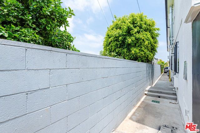 4546 W 17th Street, Los Angeles, CA 90019