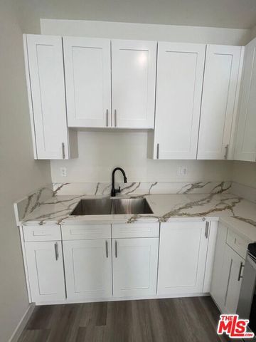4546 W 17th Street, Los Angeles, CA 90019