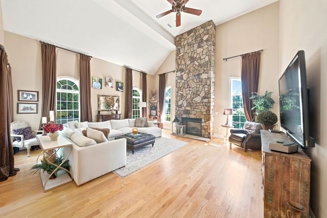 4 Shipley Ct, Middleton, MA 01949