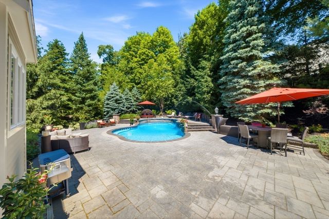 4 Shipley Ct, Middleton, MA 01949