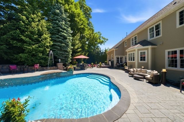 4 Shipley Ct, Middleton, MA 01949