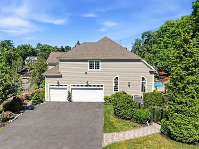 4 Shipley Ct, Middleton, MA 01949