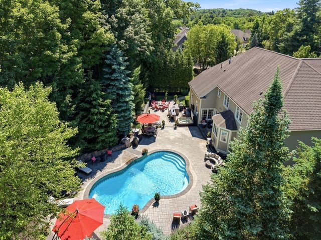 4 Shipley Ct, Middleton, MA 01949