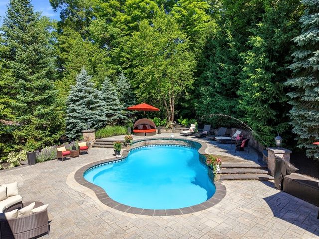 4 Shipley Ct, Middleton, MA 01949