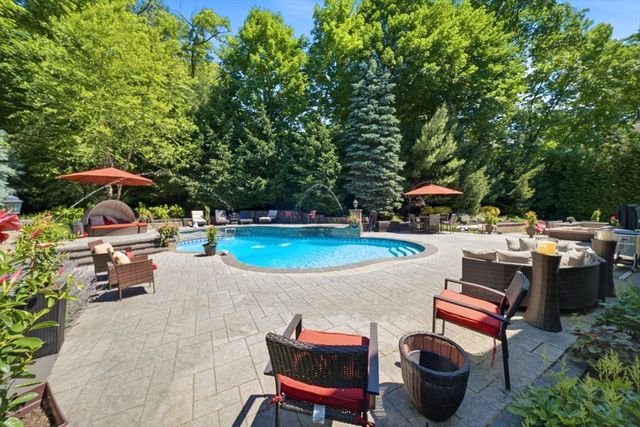 4 Shipley Ct, Middleton, MA 01949