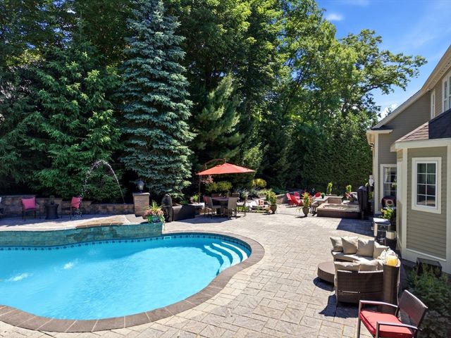 4 Shipley Ct, Middleton, MA 01949