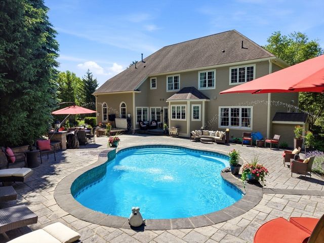 4 Shipley Ct, Middleton, MA 01949
