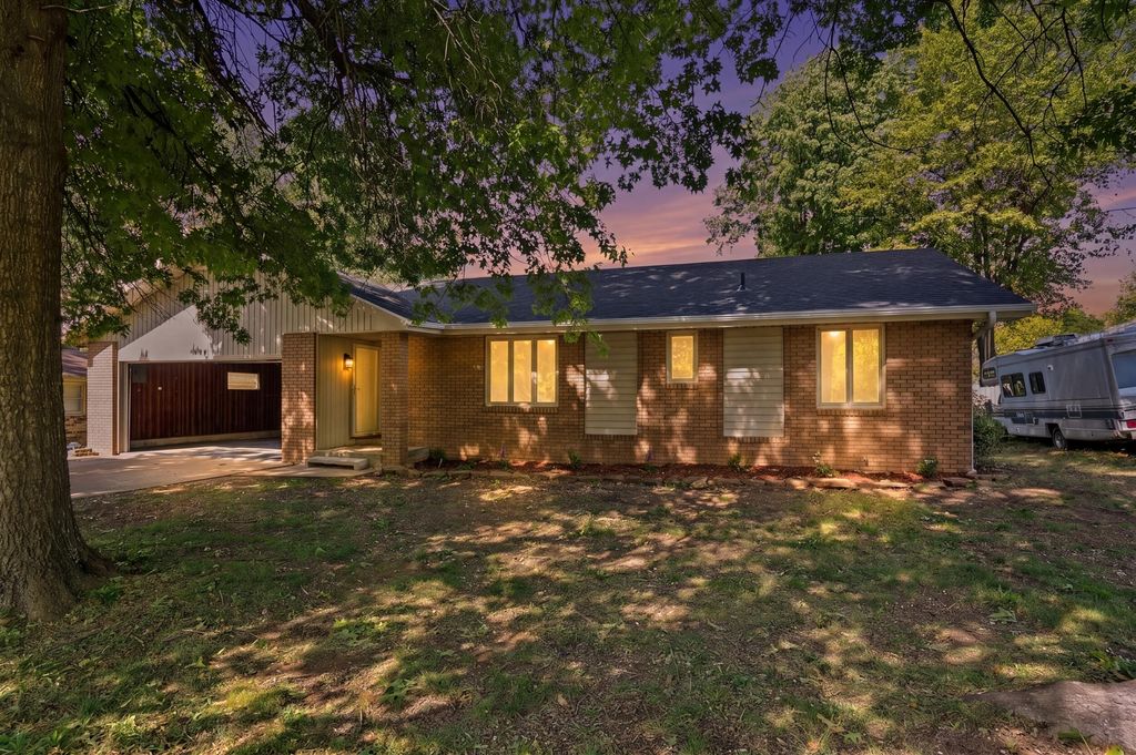 3319 N Dysart Avenue, Springfield, MO 65803