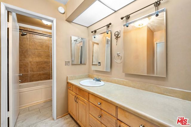 5651 Sumner Way 203, Culver City, CA 90230