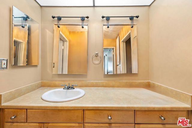 5651 Sumner Way 203, Culver City, CA 90230