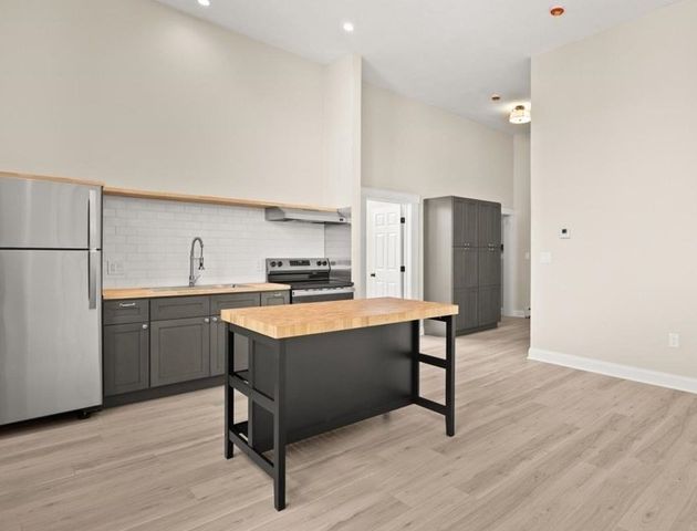1044 Social F, Woonsocket, RI 02895