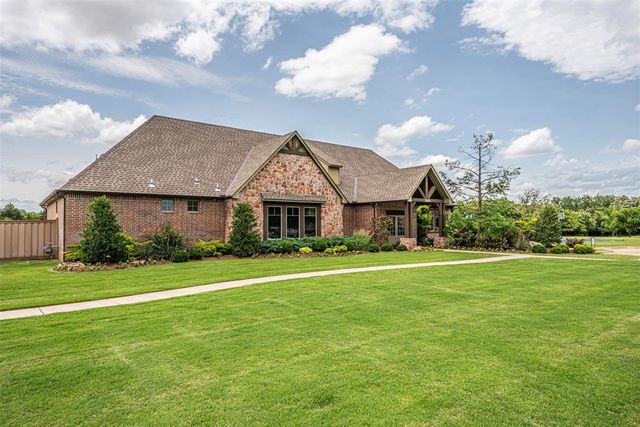 2916 Wood Thrush Way, Edmond, OK 73012