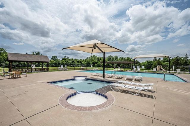 2916 Wood Thrush Way, Edmond, OK 73012