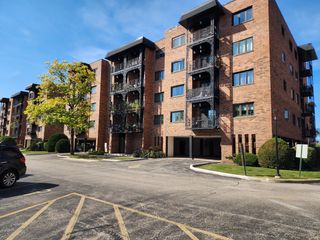 9356 LANDINGS Lane 403, Des Plaines, IL 60016