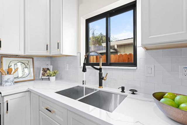 141 Birch St, Roseville, CA 95678