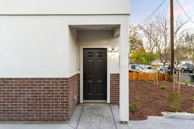 141 Birch St, Roseville, CA 95678