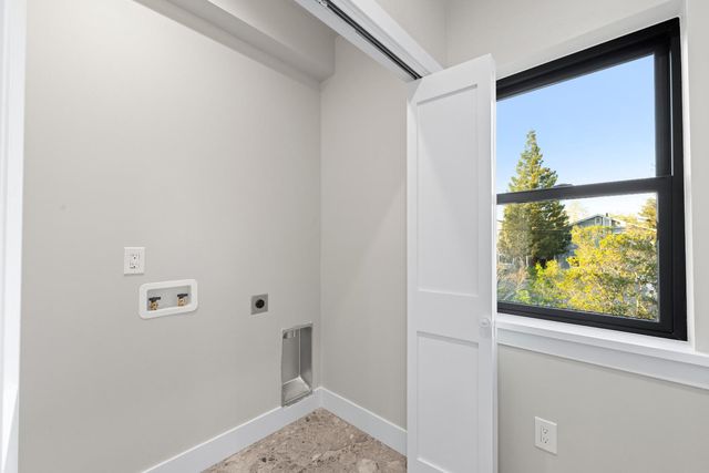 141 Birch St, Roseville, CA 95678