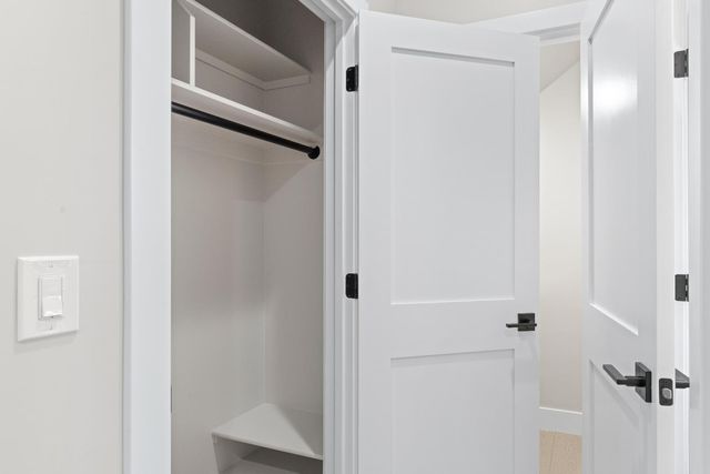 141 Birch St, Roseville, CA 95678