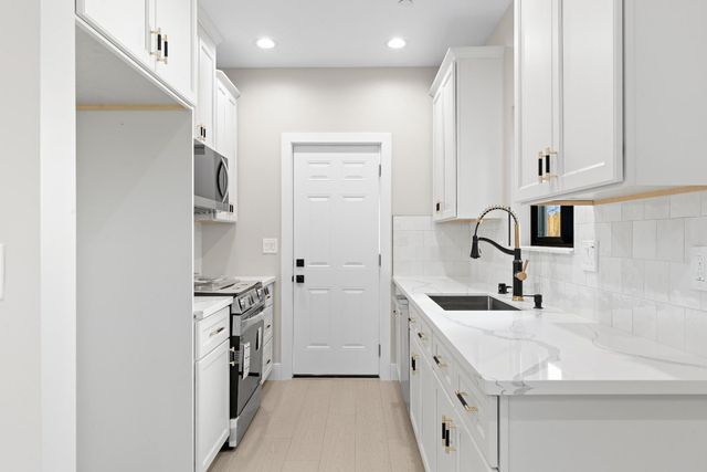 141 Birch St, Roseville, CA 95678