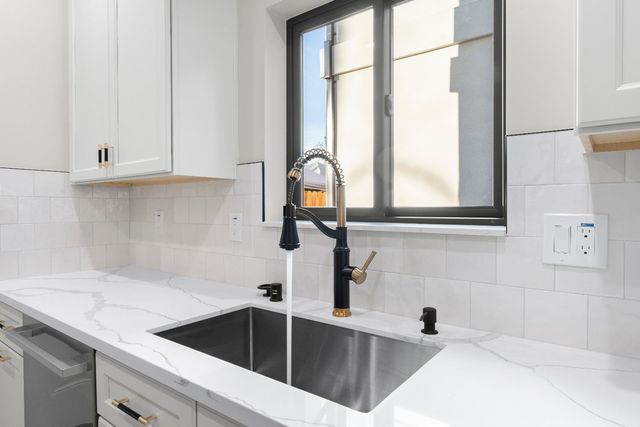 141 Birch St, Roseville, CA 95678